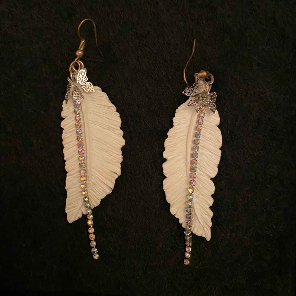 🆑Boho white acrylic feather rhinestone earring